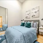Tranquil And Bright 3 Bed Lux Apartment