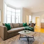 Tranquil And Bright 3 Bed Lux Apartment