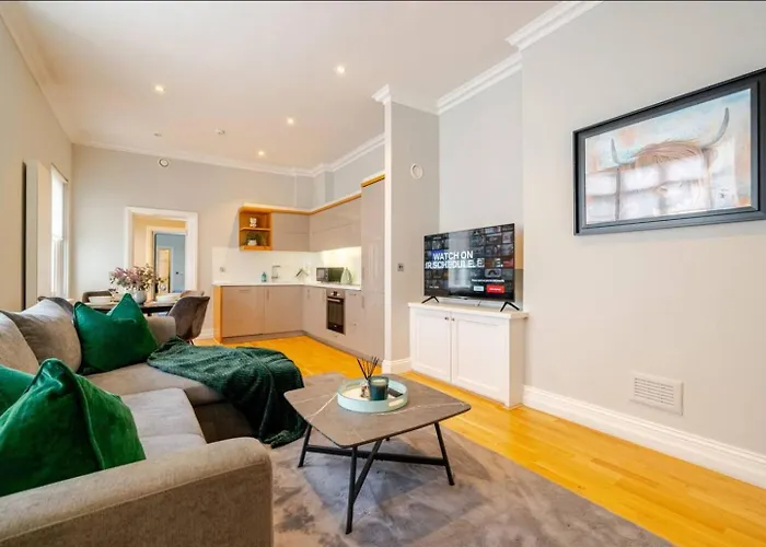 Tranquil And Bright 3 Bed Lux Apartment