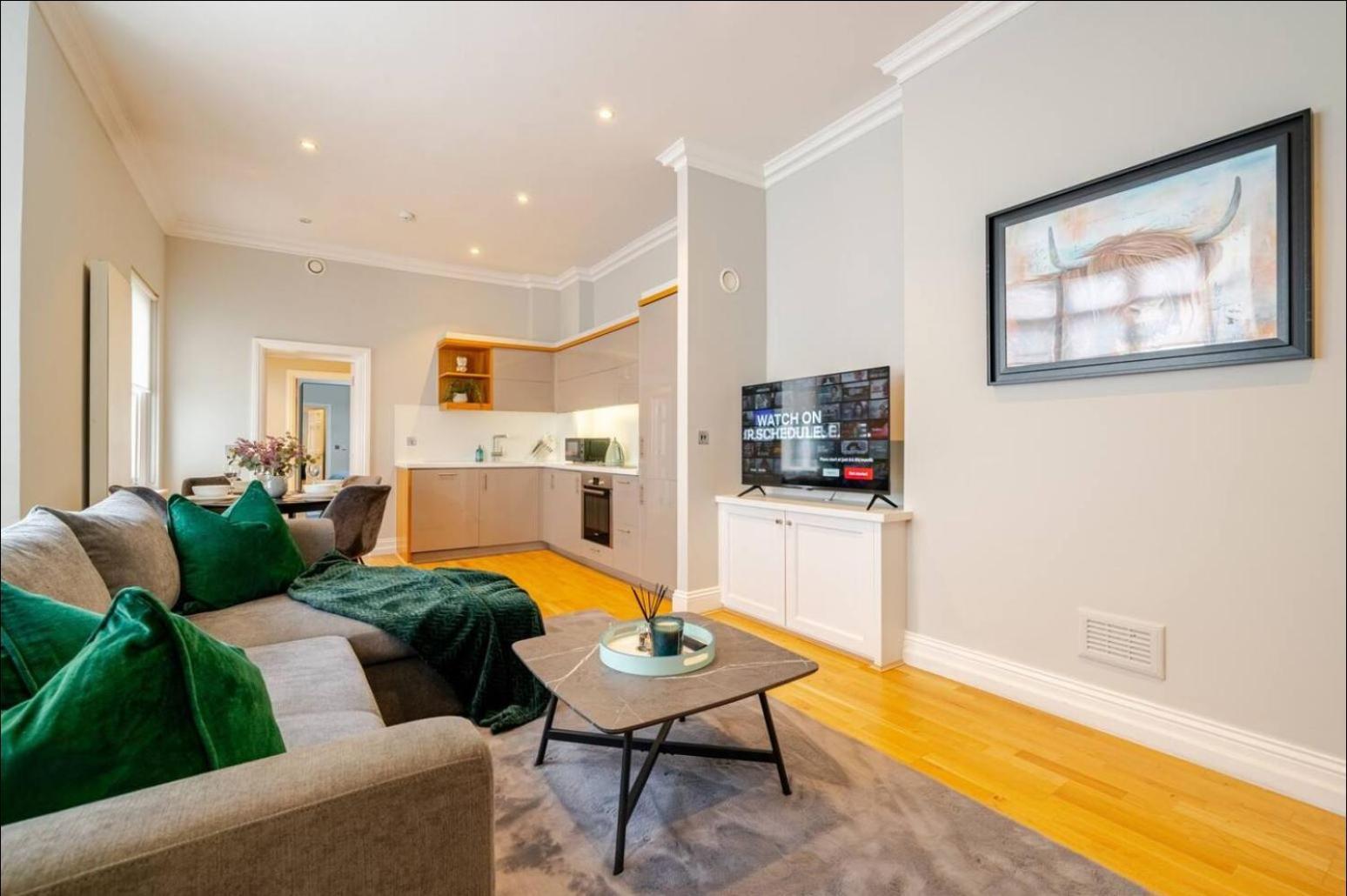Tranquil And Bright 3 Bed Lux
