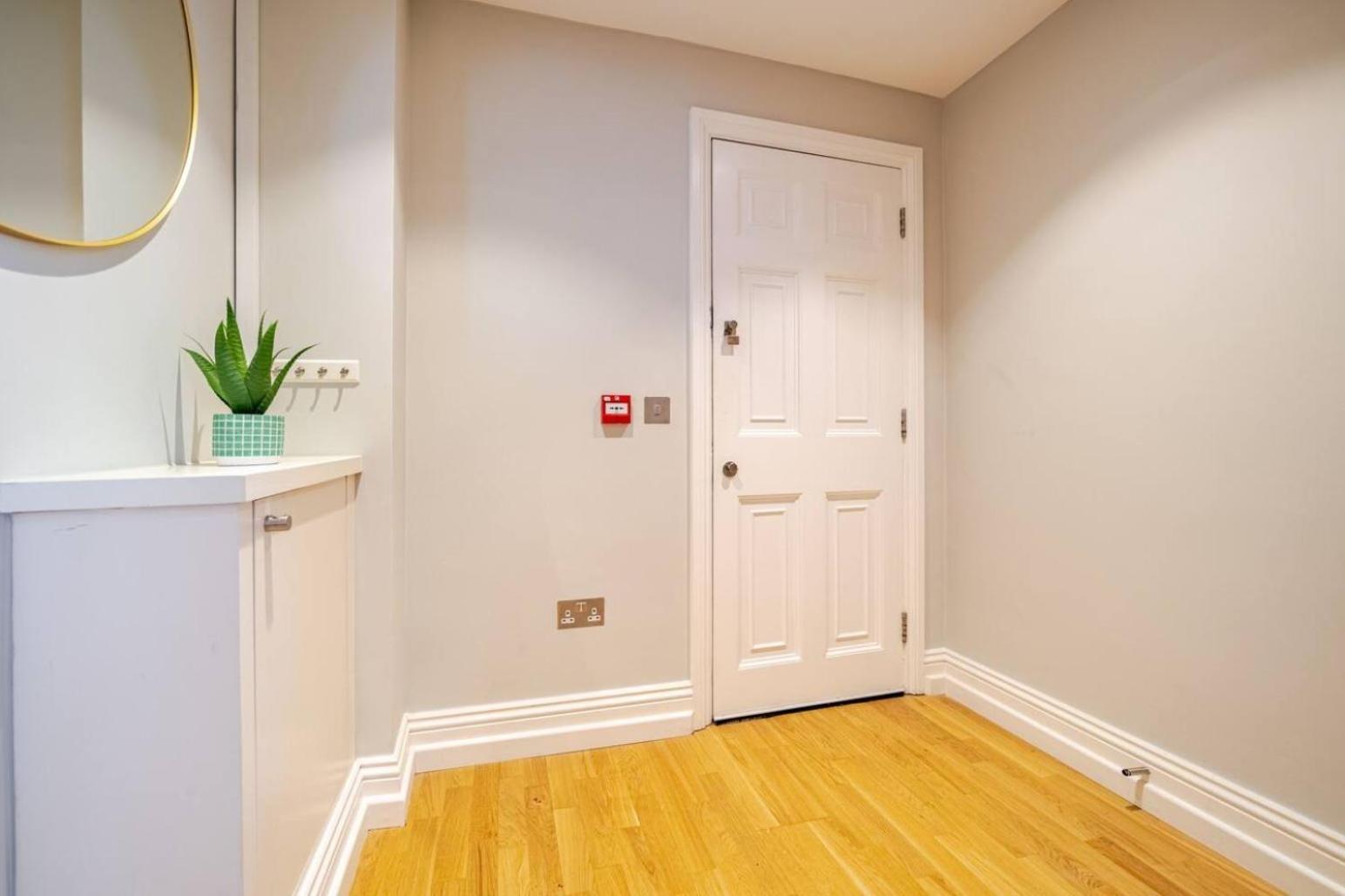 Tranquil And Bright 3 Bed Lux