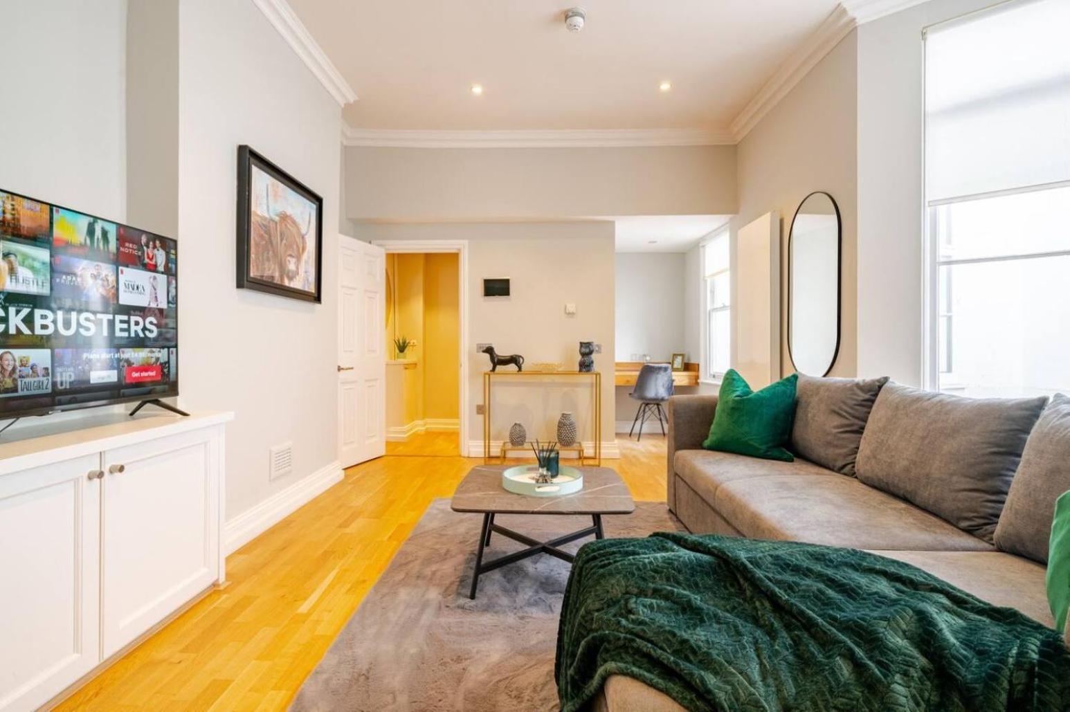 Tranquil And Bright 3 Bed Lux Appartamento